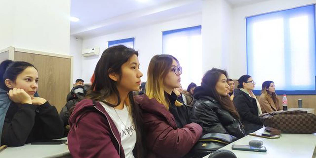 Kristina Sarachakova, a member of the Клуб профессионалов "ProKG" held a lecture at our University